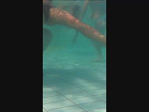 Underwater spying in the pool Picture 8