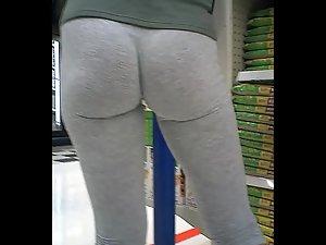 Stunning tight ass of fit blonde Picture 2