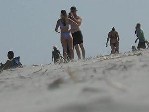 Zooming in on a very nicely shaped ass on the beach Picture 2