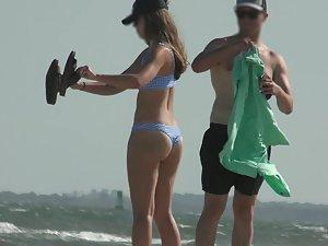 Zooming in on a very nicely shaped ass on the beach Picture 8