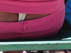 Thong peeks out from pink pants Picture 1