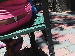 Thong peeks out from pink pants Picture 3