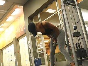 Getting close to see her butt cheeks flex Picture 3