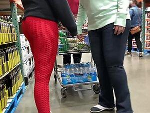 Ginger girl's yummy butt in bright red leggings Picture 4