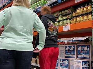 Ginger girl's yummy butt in bright red leggings Picture 6