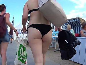 Chunky ass and nipple slip in bikini Picture 8