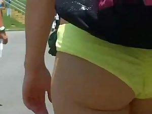 Following a cute teen girl to the beach Picture 6