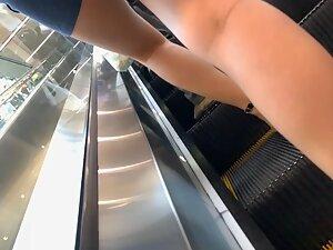 Miniskirt shows upskirt on its own Picture 3