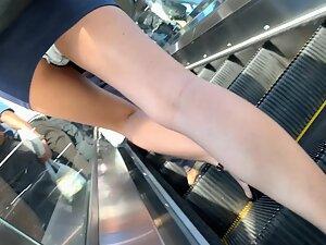 Miniskirt shows upskirt on its own Picture 7