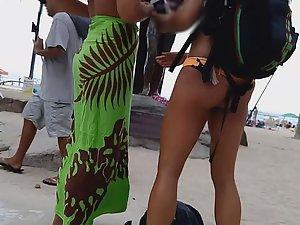 Chocolate girl in bikini bends over Picture 3