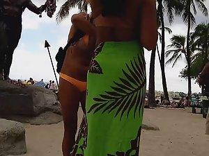 Chocolate girl in bikini bends over Picture 5