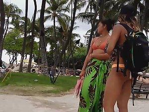 Chocolate girl in bikini bends over Picture 6
