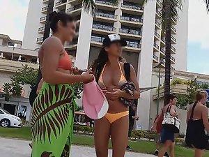 Chocolate girl in bikini bends over Picture 7