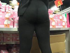 Thick store clerk gets down on her knees Picture 4