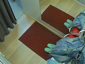 Spying her big ass and tits in dressing room Picture 1