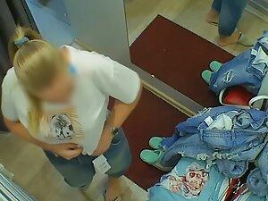 Spying her big ass and tits in dressing room Picture 3