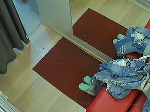 Spying her big ass and tits in dressing room Picture 5