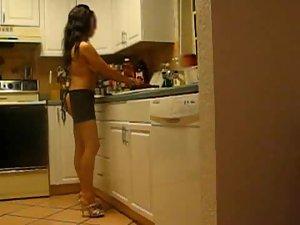 Seductive wife playing to be a nude chef Picture 2