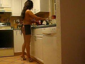 Seductive wife playing to be a nude chef Picture 6
