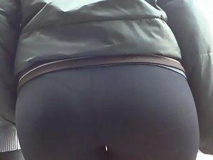 Ass in tights for the voyeur museum Picture 2