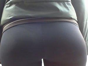 Ass in tights for the voyeur museum Picture 3