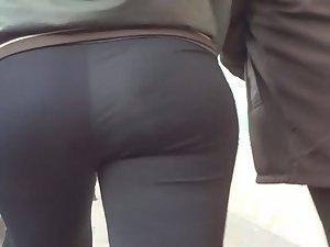Ass in tights for the voyeur museum Picture 8