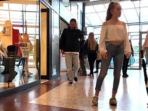 Epic teen girl in extremely tight jeans Picture 2