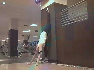 Stretchy girl does full splits Picture 5