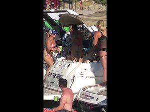 Wild girl twerking her hot ass on a boat party Picture 5