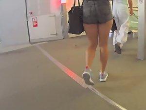 Creepshot of sexy muscular legs and ass Picture 7