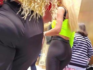 Two super sexy blondes on the street Picture 1