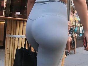 Phat pussy gets squished in grey leggings Picture 3