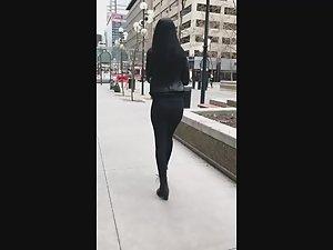Intense hip and ass wiggle during sexy walking Picture 7