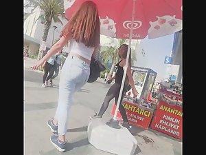 Fit babe on her way to the gym Picture 6