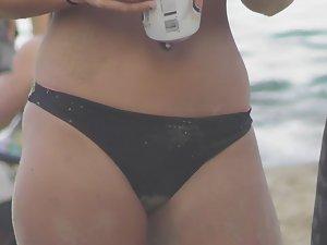 Silly blond girl gets dirty on beach Picture 6