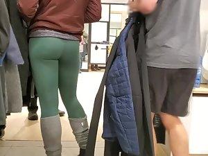 Hottie in greenish leggings and legwarmers Picture 8