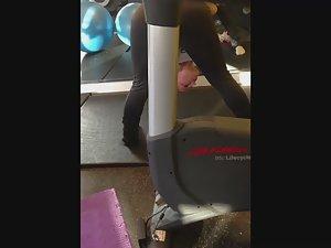 Flexible girl does a full split Picture 2