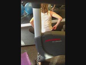 Flexible girl does a full split Picture 7