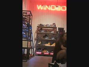 Creeping around the shoe store clerk Picture 4