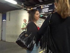 Stumbling on a sexy shorty at the subway station Picture 6