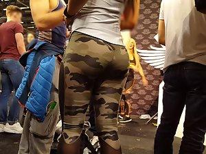 Sexy camouflage tights on hot fit girl Picture 5