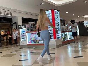 Her tight ass is a masterpiece of booty building Picture 2