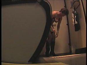 Hot mature lady came for some tan Picture 2