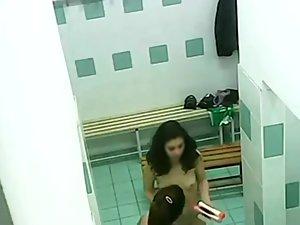 Teenage girls in the locker room Picture 2