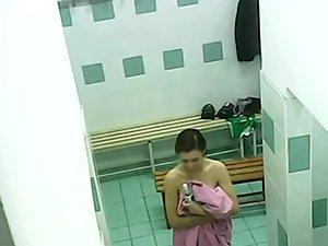 Teenage girls in the locker room Picture 3