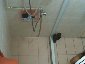 Little asian butt on a hidden shower cam Picture 2