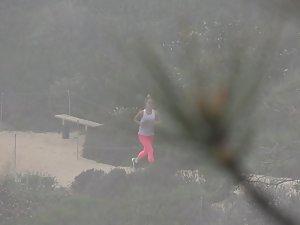 Peeping a sexy blonde jogger in nature Picture 2