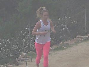 Peeping a sexy blonde jogger in nature Picture 4