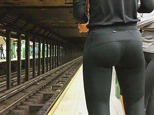 Ass stretching while waiting for the train Picture 1