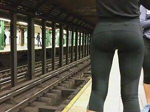 Ass stretching while waiting for the train Picture 6